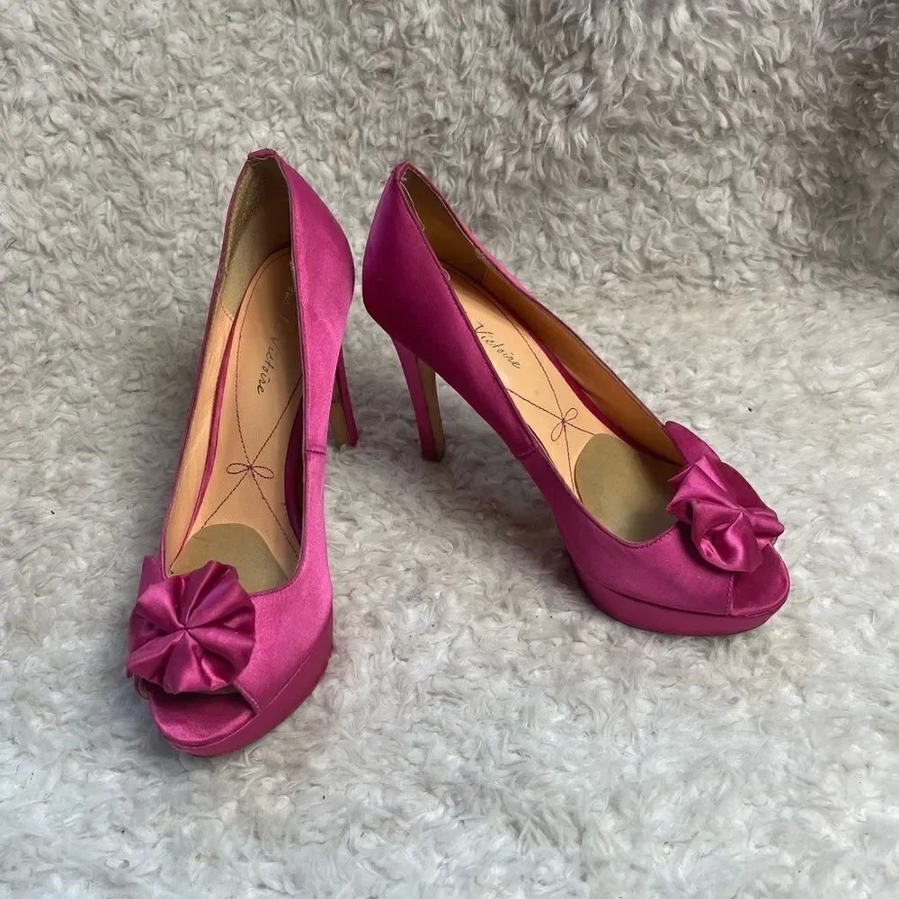 Pour La Victoire Satin Hot pink slip on platform heels peep toe SZ9.5